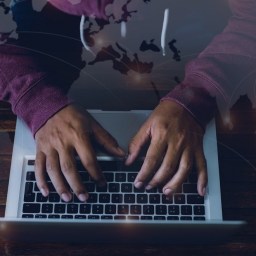 Wojna hybrydowa – jak razić bez strzału