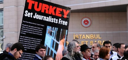 Turkey_Journalists_protest_cropped1