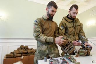 Medical volunteers unpack individual first aid kits similar to those used by NATO during a&nbsp;ceremony where they were donated by Kiev's Mayor Vitaly Klitschko in Kiev