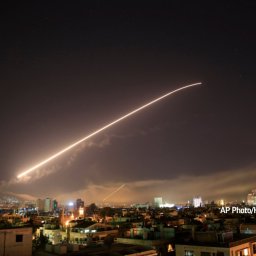 Amerykanie, Francuzi i Brytyjczycy bombardują cele w Syrii