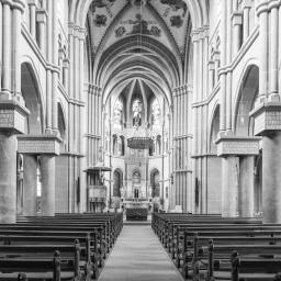 Polityka antykościelna w okresie PRL: mechanizmy, cele i skutki